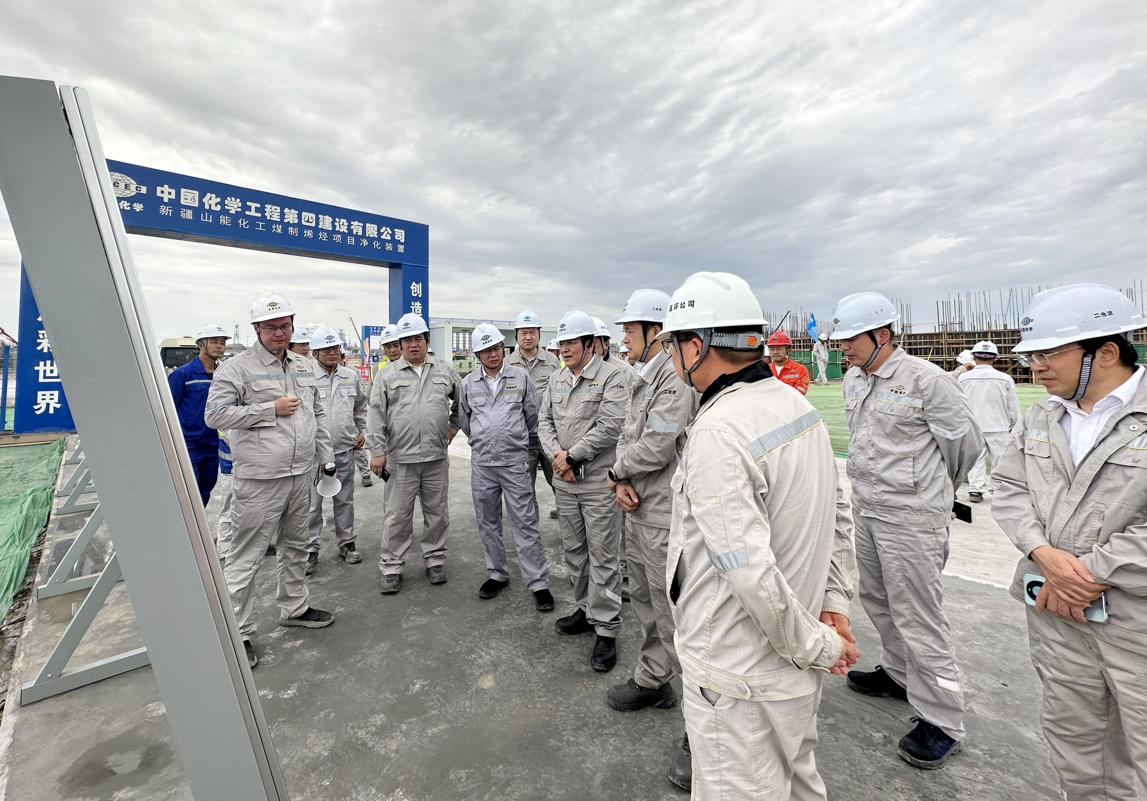 13.1.0趙亮到四化建新疆兩項目檢查指導工作.jpg